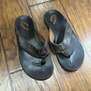 Mens OluKai brown leather flip flops size 10